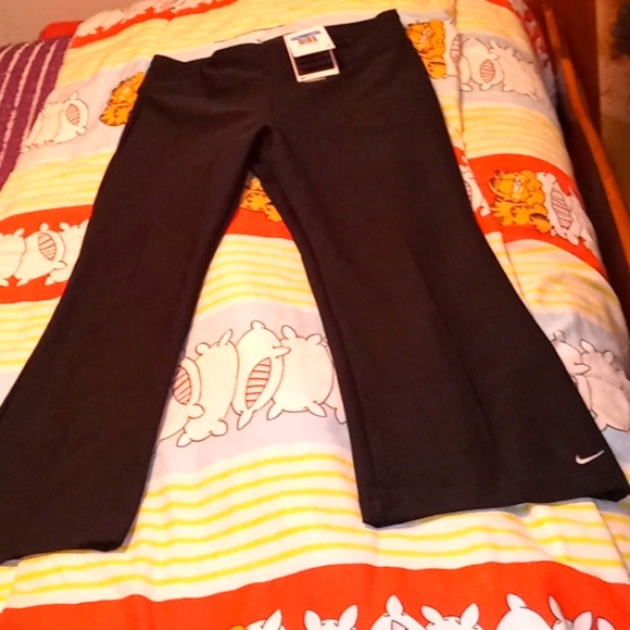 NWT,NIKE,Black,Super Stretchy, Dri-Fit,Perfect Fit,Crop,Athletic Wear,Pants💥💥 - Picture 1 of 9